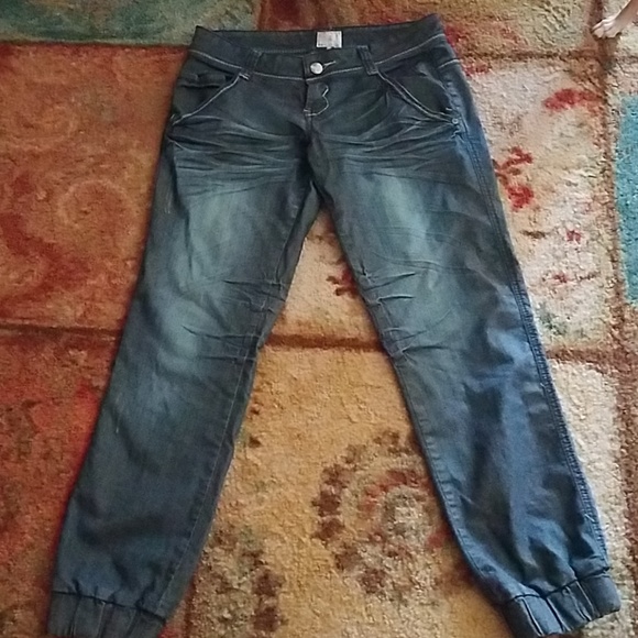 Size 6 Arden B. Jean's with elastic at ankles - Picture 1 of 3